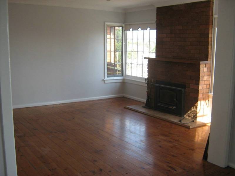 64 Grandview Parade, Lake Heights NSW 2502