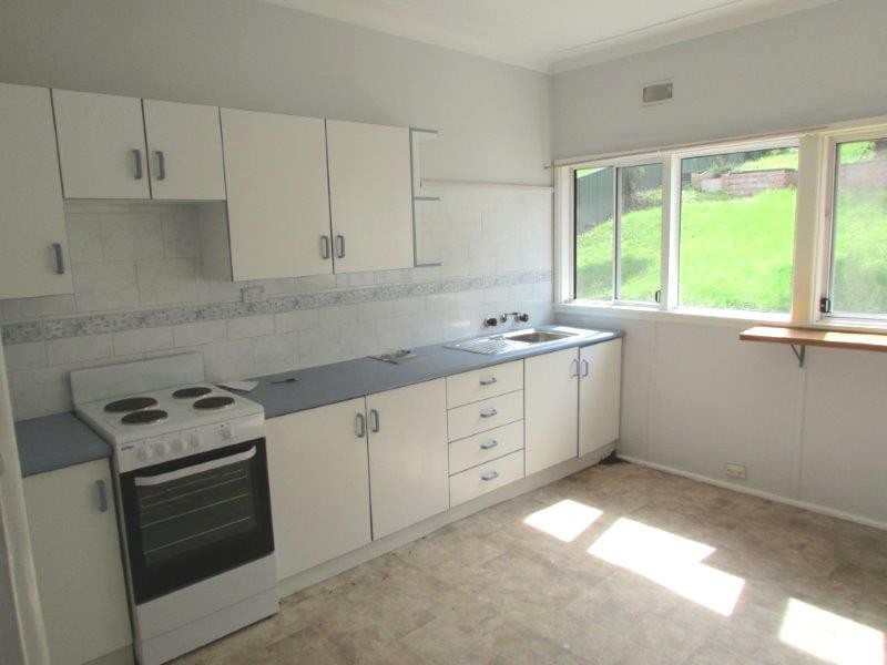 64 Grandview Parade, Lake Heights NSW 2502