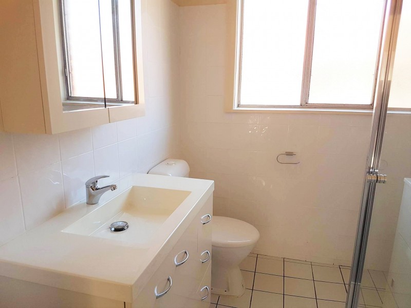 2/6 Armstrong Street, West Wollongong NSW 2500