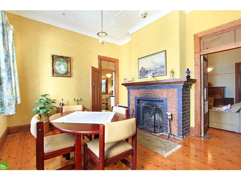 4 Gladstone Avenue, Wollongong NSW 2500