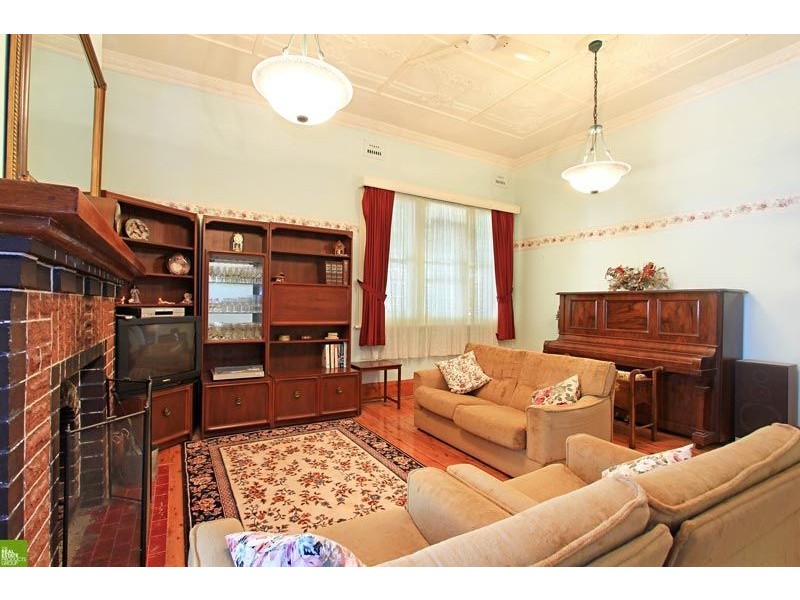 4 Gladstone Avenue, Wollongong NSW 2500