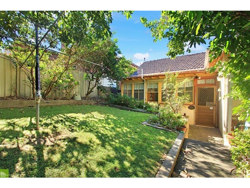 4 Gladstone Avenue, Wollongong NSW 2500