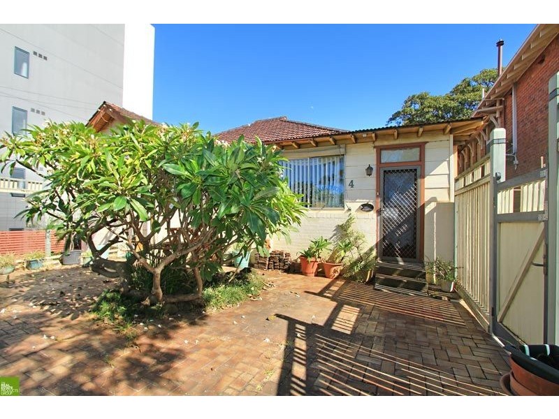 4 Gladstone Avenue, Wollongong NSW 2500