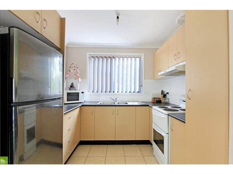 1/37 Kingsley Drive, Lake Heights NSW 2502