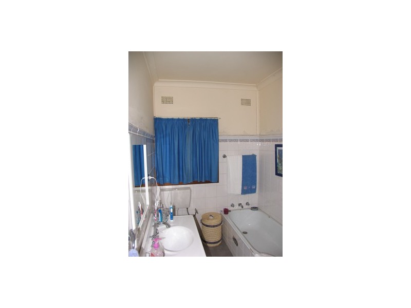 73 Denise Street, Lake Heights NSW 2502