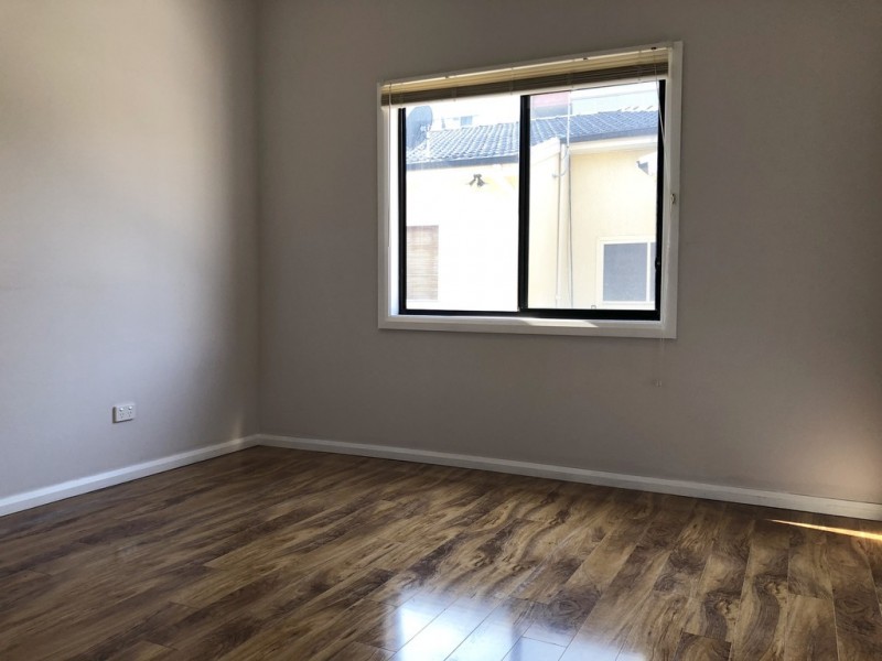 12 Rowland Avenue, Wollongong NSW 2500