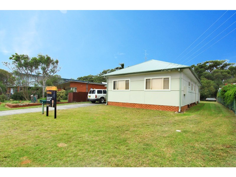 31 Ocean Street, Windang NSW 2528