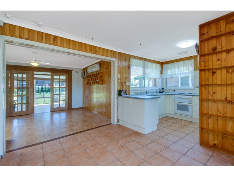 25 Marchant  Cres, Mount Warrigal NSW 2528