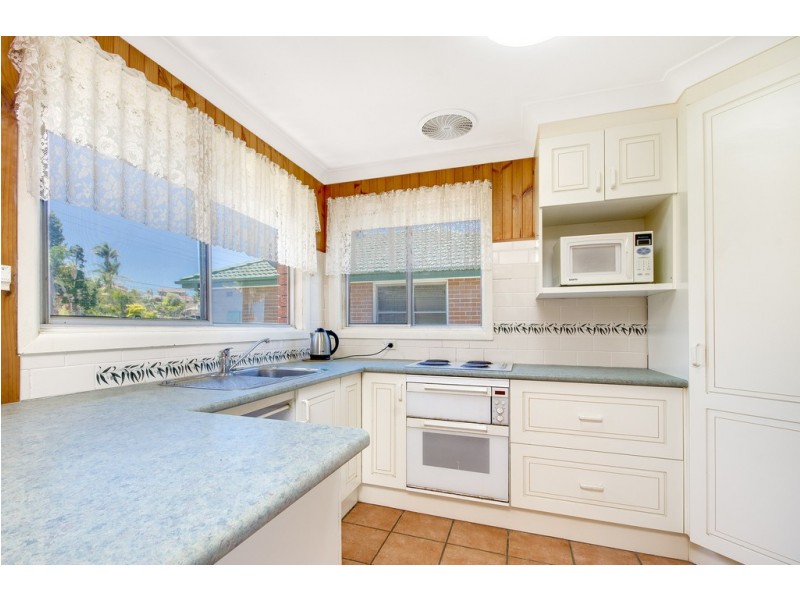 25 Marchant  Cres, Mount Warrigal NSW 2528