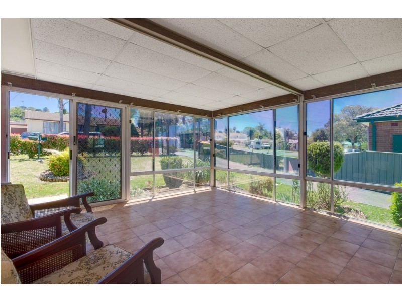 25 Marchant  Cres, Mount Warrigal NSW 2528
