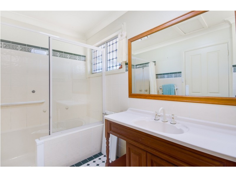 25 Marchant  Cres, Mount Warrigal NSW 2528