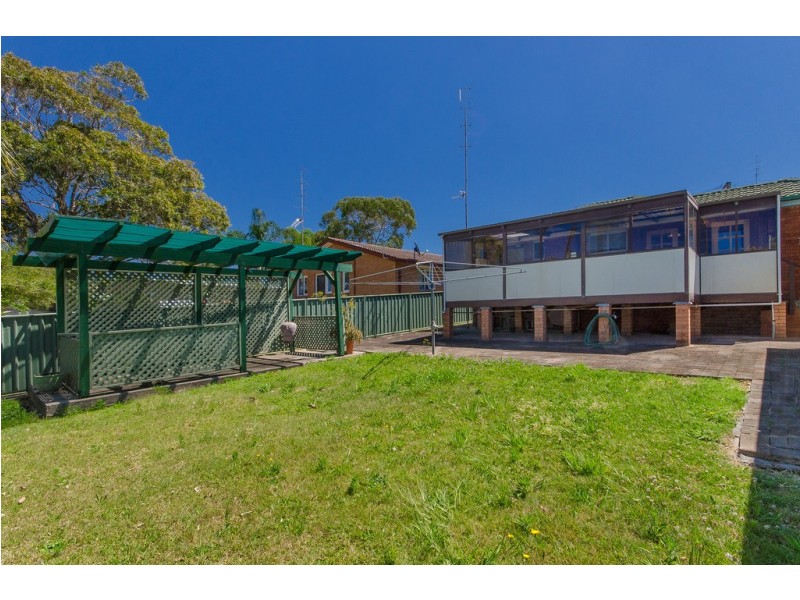 25 Marchant  Cres, Mount Warrigal NSW 2528