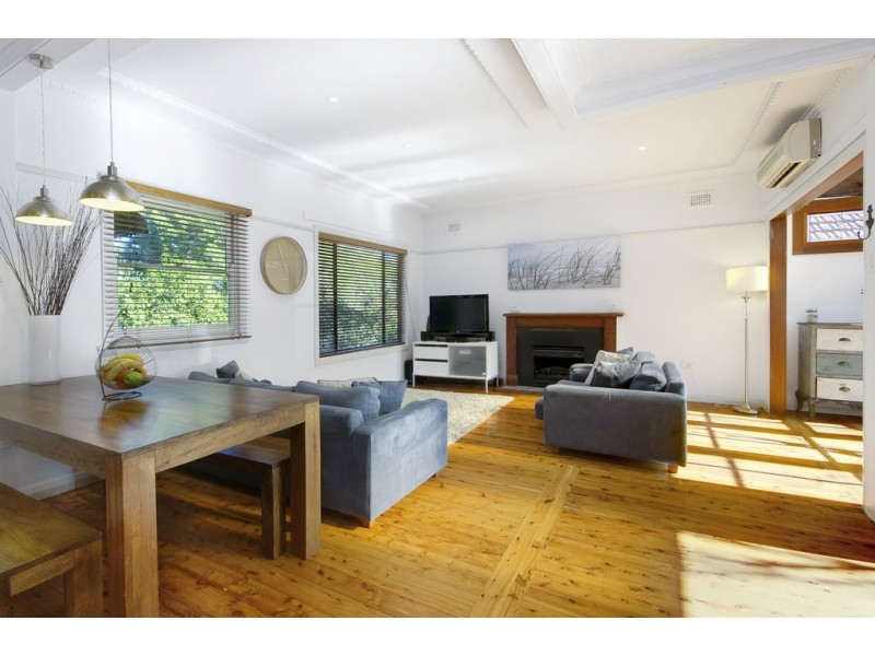 35 Ocean Street, Mount Saint Thomas NSW 2500