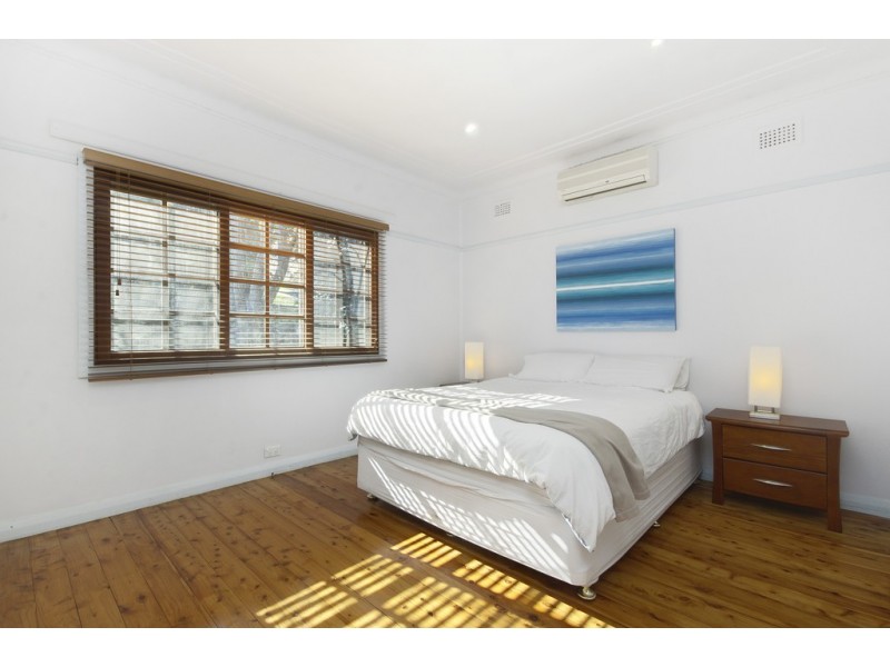 35 Ocean Street, Mount Saint Thomas NSW 2500