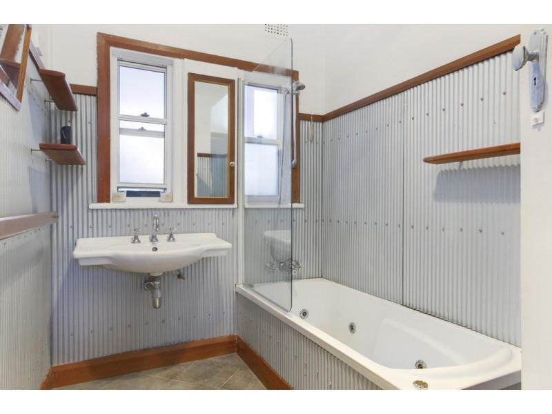 35 Ocean Street, Mount Saint Thomas NSW 2500