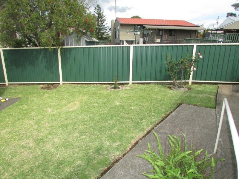 15 Stratford Road, Unanderra NSW 2526