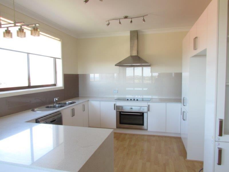 7 Barina Avenue, Lake Heights NSW 2502