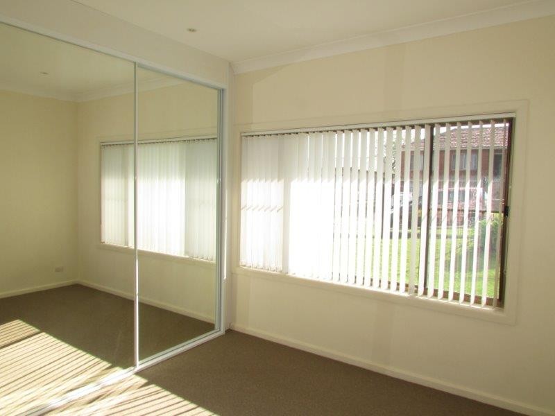 7 Barina Avenue, Lake Heights NSW 2502