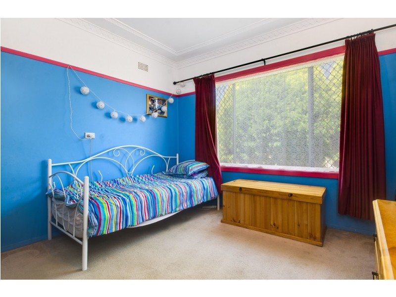 6 Hill Street, Mount Saint Thomas NSW 2500