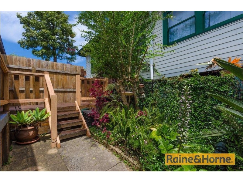 2/5 Woodlawn Ave, Mangerton NSW 2500