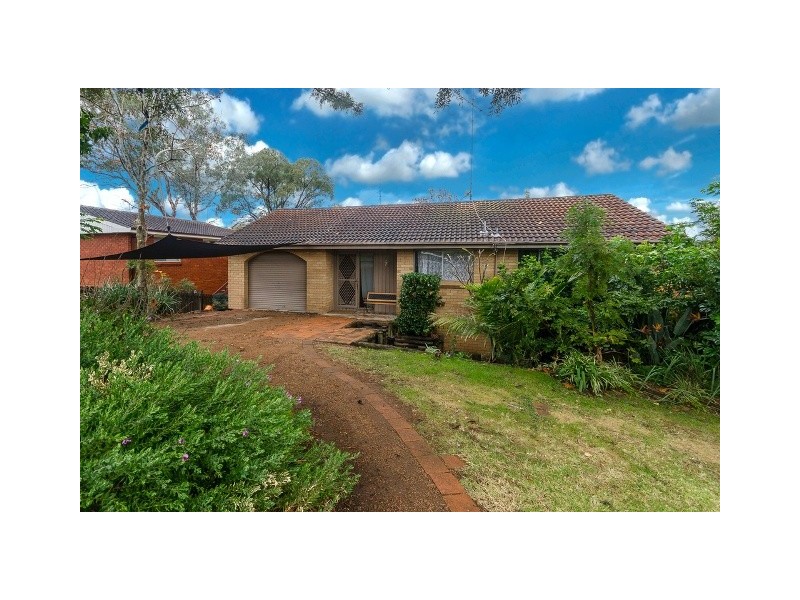 97 Beatus Street, Unanderra NSW 2526