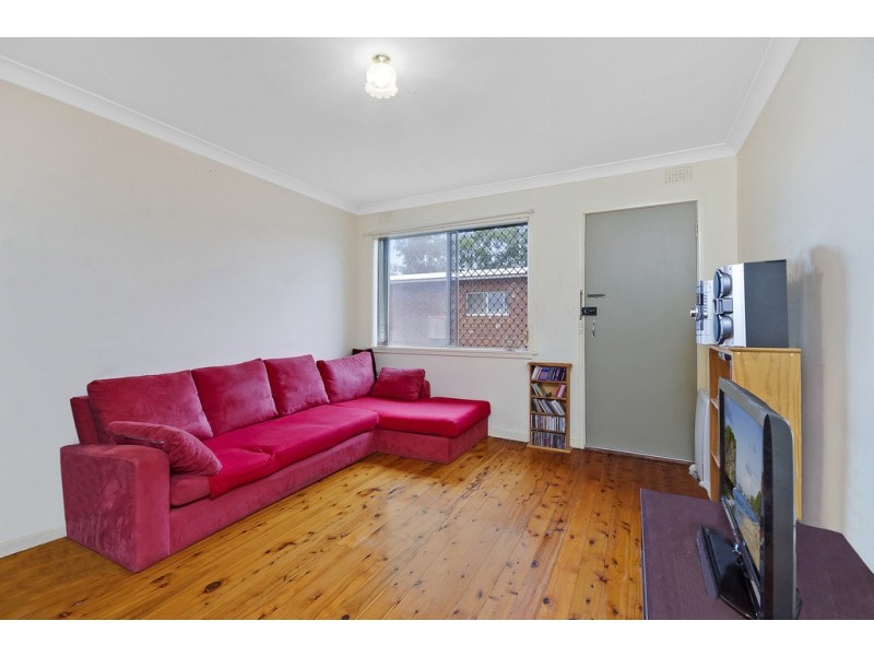 2/13 Pine Crescent, Coniston NSW 2500