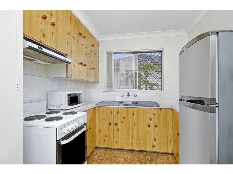 2/13 Pine Crescent, Coniston NSW 2500