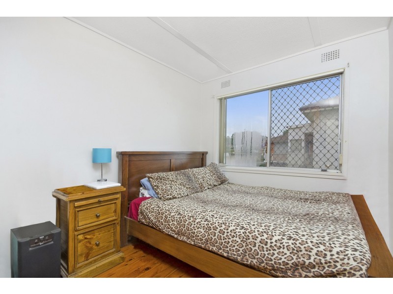 2/13 Pine Crescent, Coniston NSW 2500