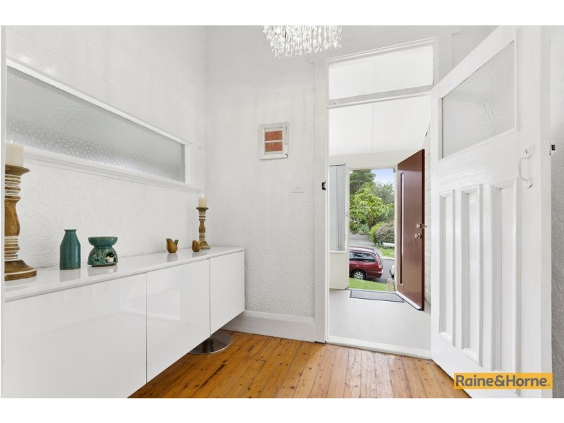 2 Mangerton Road, Mangerton NSW 2500