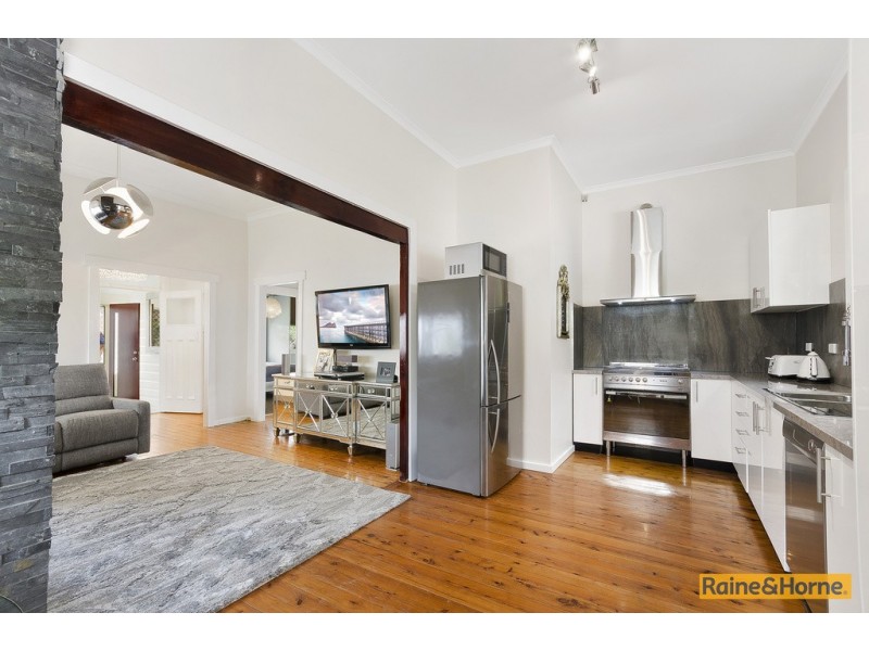 2 Mangerton Road, Mangerton NSW 2500
