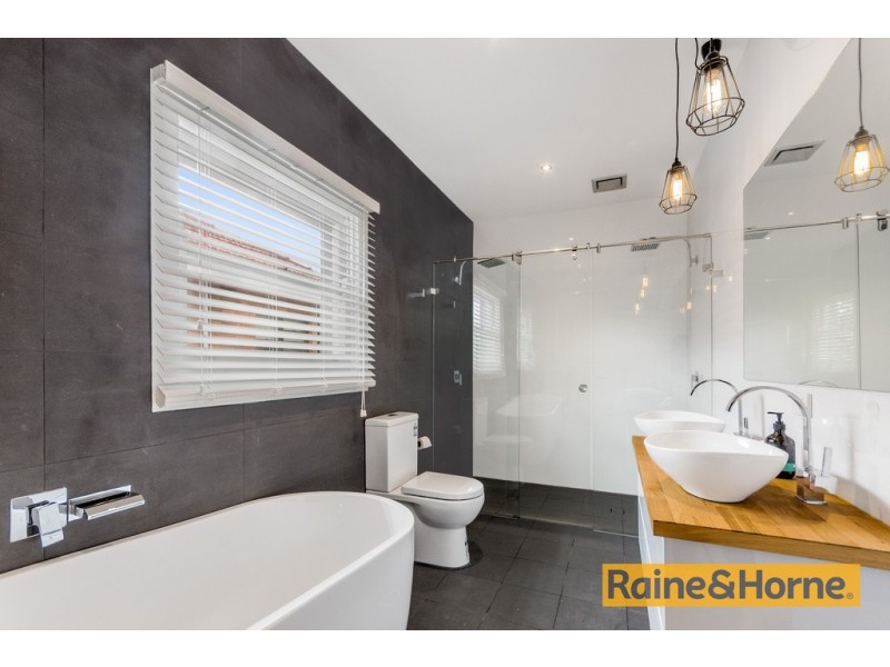 7 Lombard Ave, Fairy Meadow NSW 2519