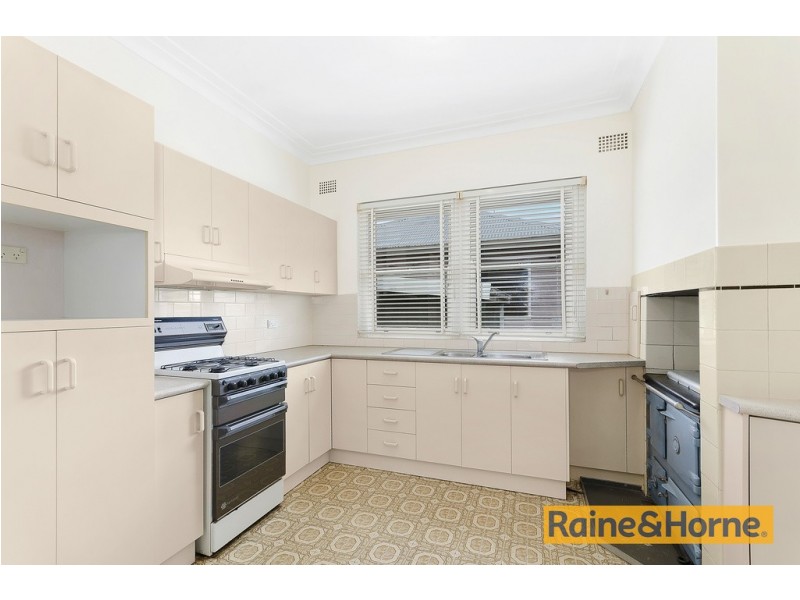 95 Mount Keira Rd, West Wollongong NSW 2500