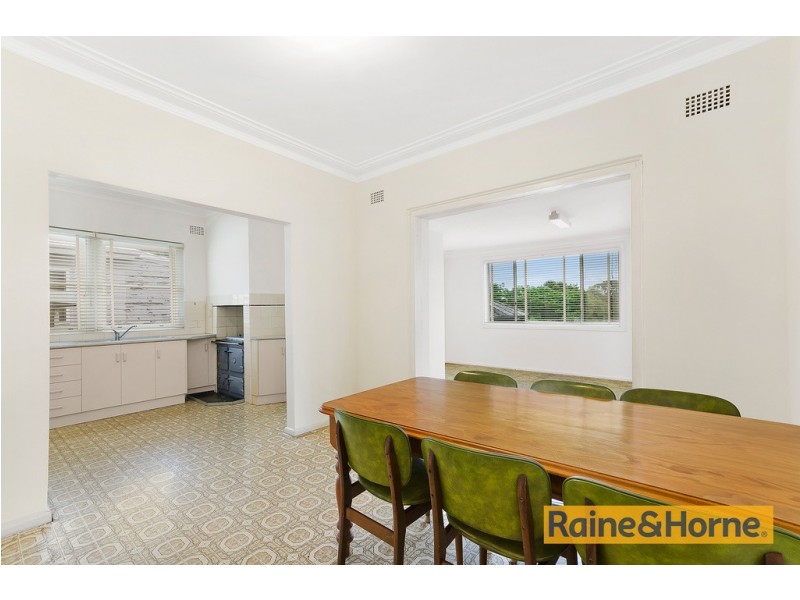 95 Mount Keira Rd, West Wollongong NSW 2500