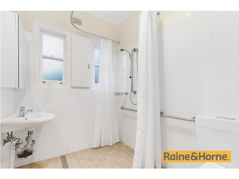 95 Mount Keira Rd, West Wollongong NSW 2500