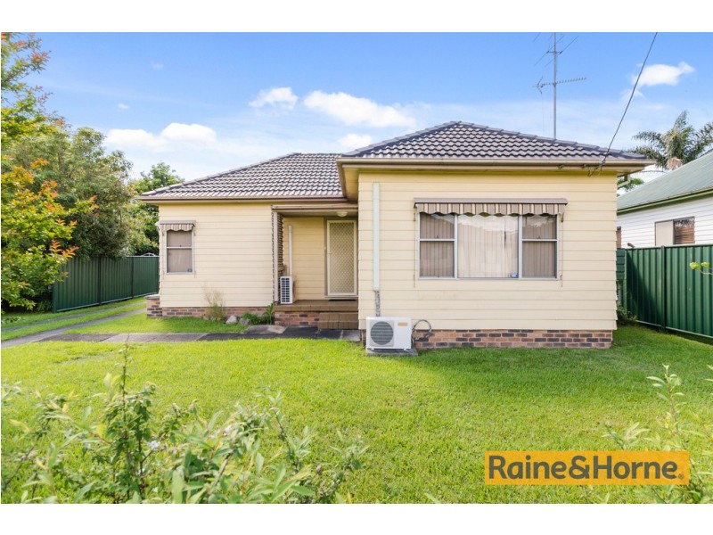 24 Hurt Parade, Unanderra NSW 2526