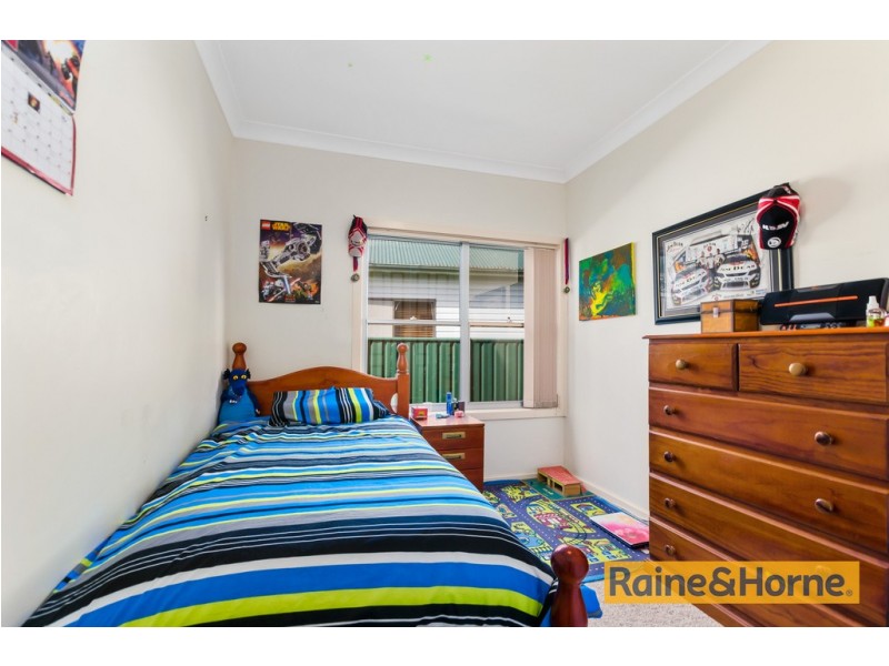 24 Hurt Parade, Unanderra NSW 2526