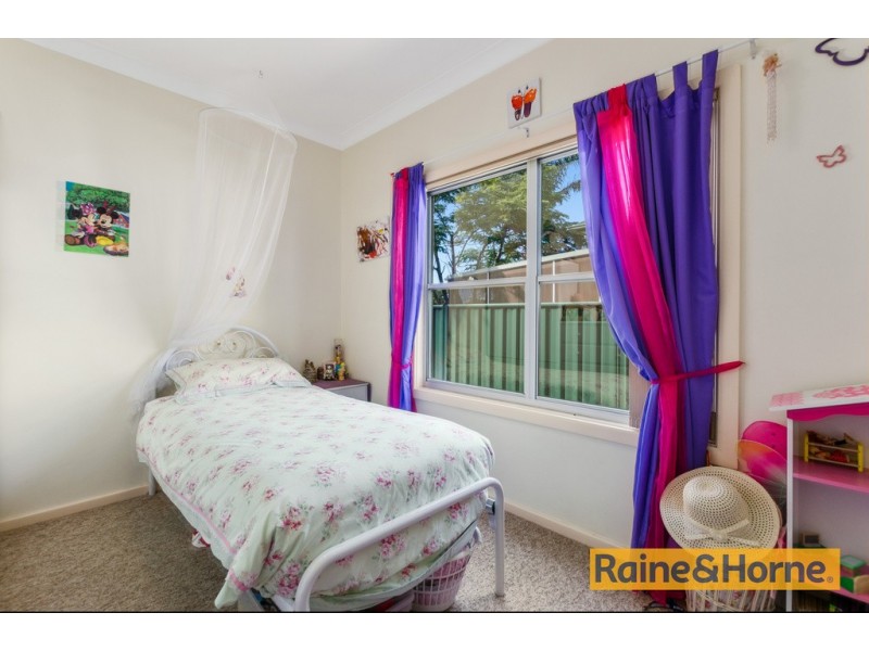 24 Hurt Parade, Unanderra NSW 2526