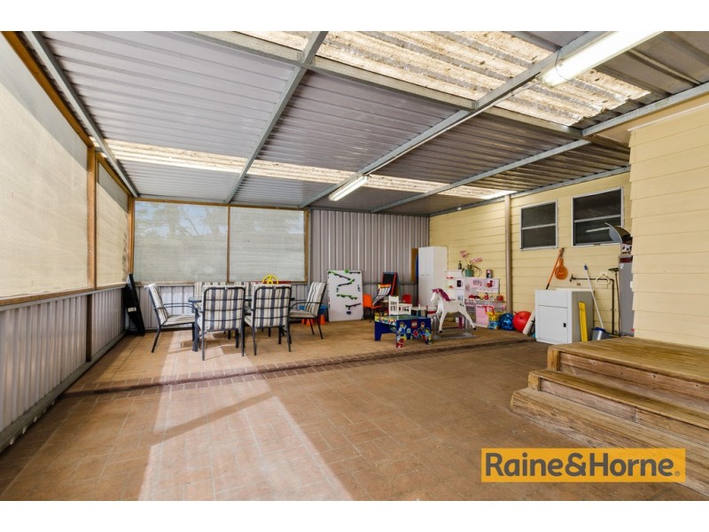 24 Hurt Parade, Unanderra NSW 2526