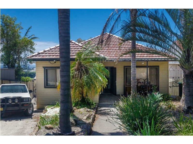 13 Blaxland Avenue, Warrawong NSW 2502
