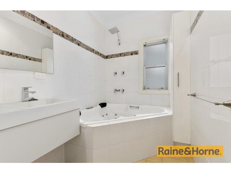 22 Hollebon Rd, Bellambi NSW 2518