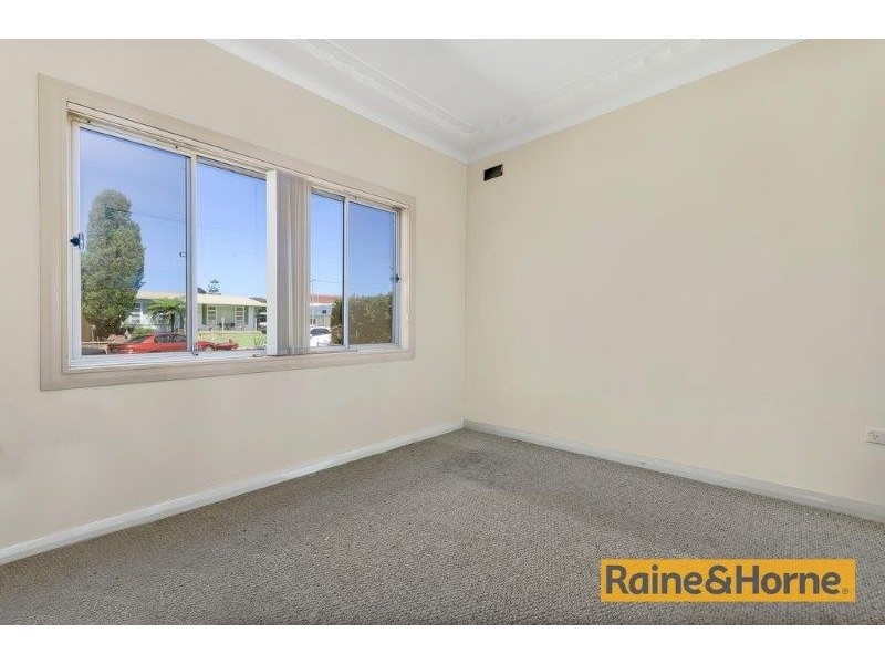 22 Hollebon Rd, Bellambi NSW 2518