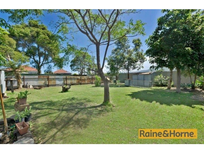 22 Hollebon Rd, Bellambi NSW 2518