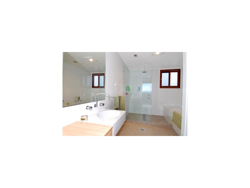 18 Aragan Ct, Bulli NSW 2516