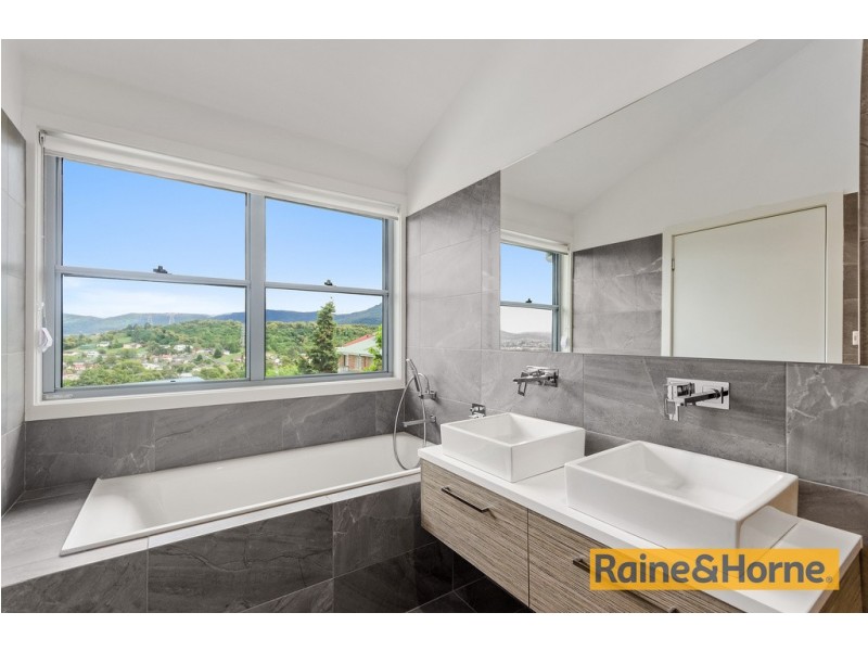 4 Masthead Place, Berkeley NSW 2506