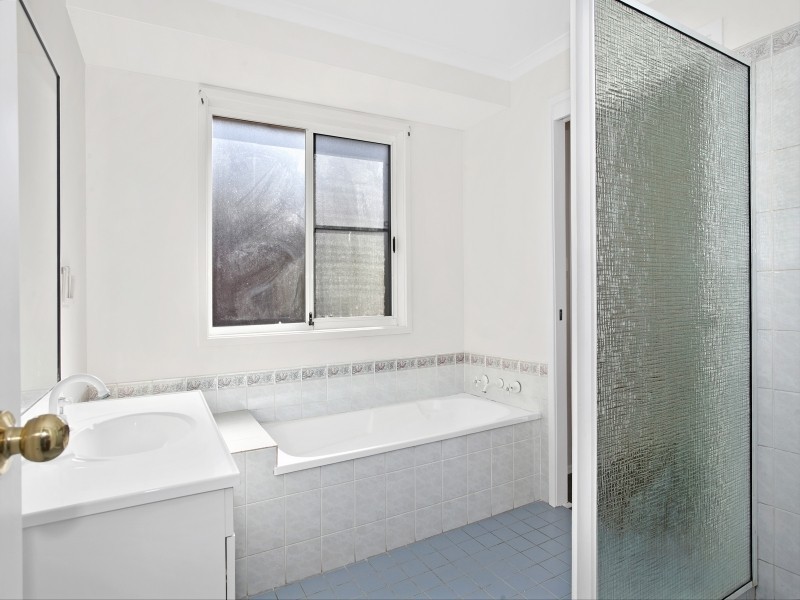 4 Kevin Road, Albion Park NSW 2527