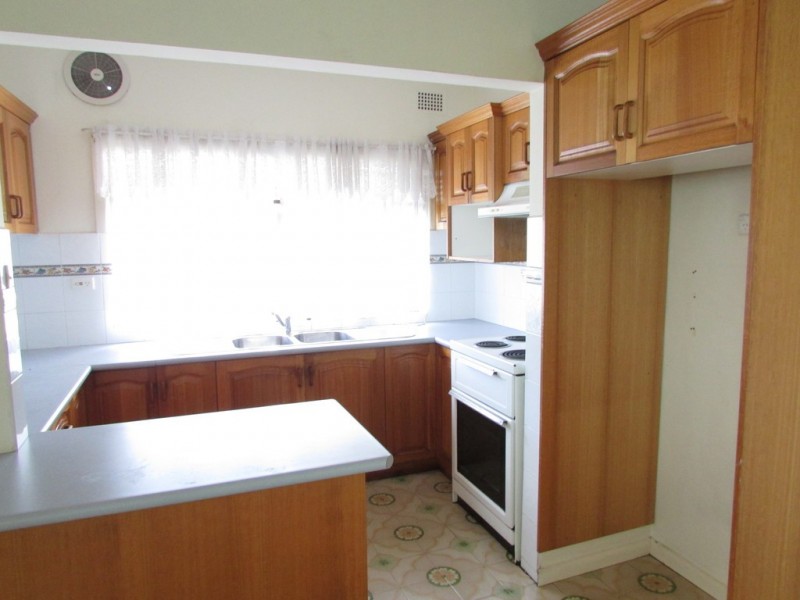 15 Malcolm Street, Cringila NSW 2502