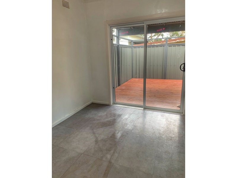 1/2 Albert Street, Corrimal NSW 2518