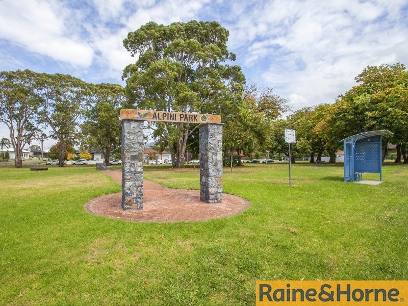 2/79 Meadow Street, Tarrawanna NSW 2518