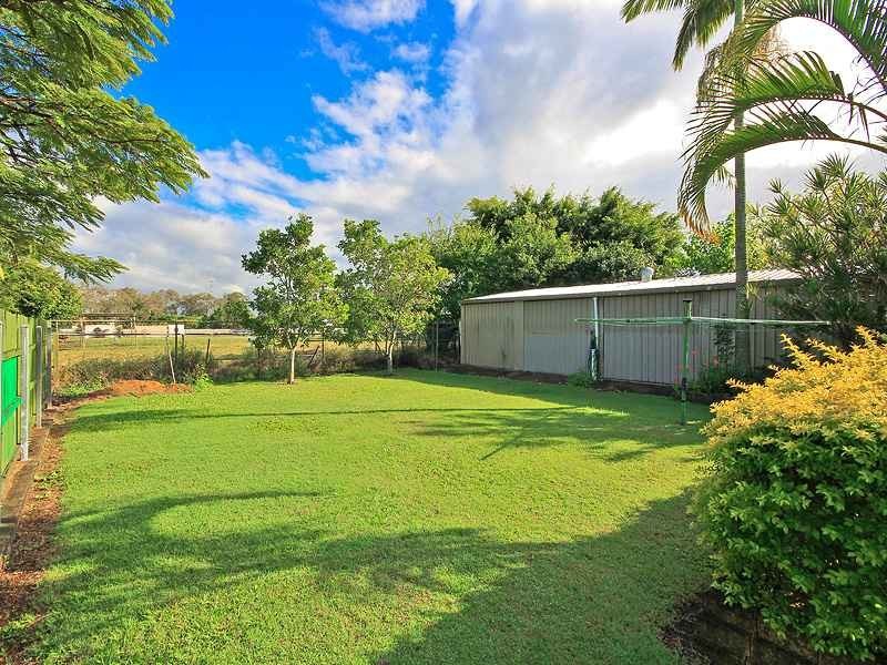 153 Kianawah Rd, Wynnum West QLD 4178