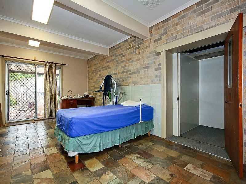 153 Kianawah Rd, Wynnum West QLD 4178